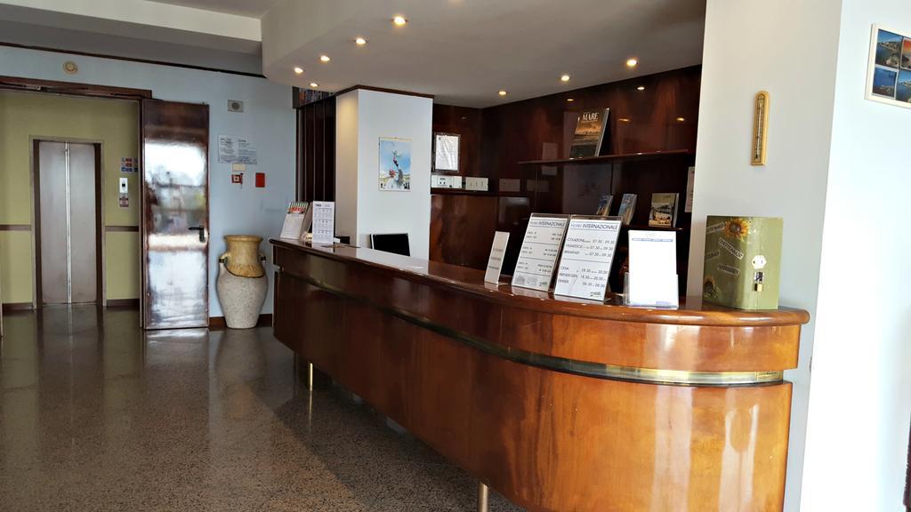 Hotel Internazionale Torri Del Benaco Luaran gambar